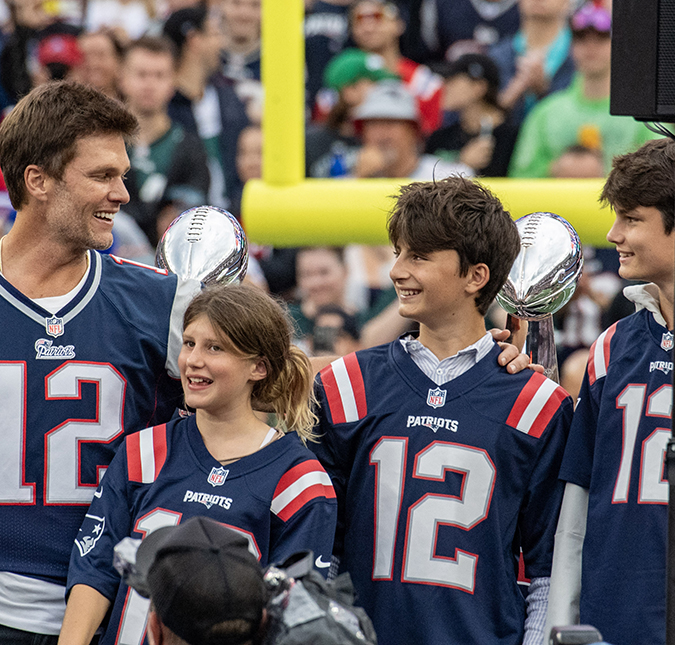 Tom Brady comenta boatos de que vai largar aposentadoria e brinca sobre reação dos filhos: - <i>Eles me matariam</i>