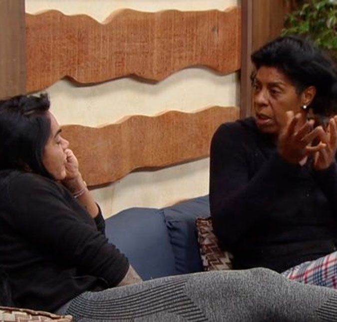 Após encenar briga falsa, Márcia Fu e Simione passam madrugada em A Fazenda 15 discutindo estratégias A noite ainda contou com uma nova briga por camas