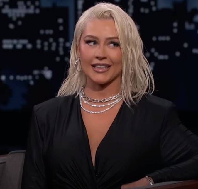 Eita! Christina Aguilera revela a Jimmy Kimmel que não gostaria de estar no livro de Britney Spears: - Prefiro que seja você do que eu As cantoras se conhecem desde pequenas, mas não são tão próximas hoje em dia