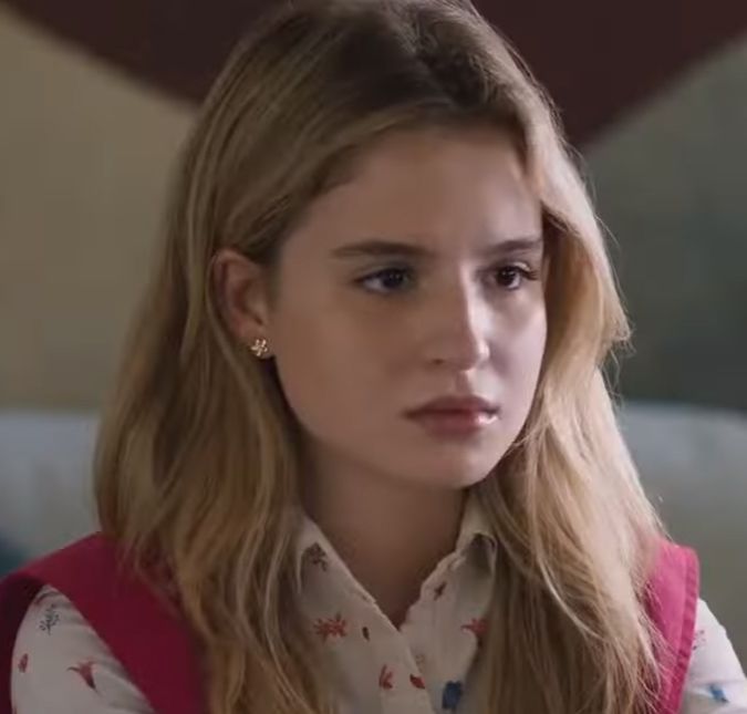 Sophia Valverde revela que descobriu um nódulo na mama enquanto passava protetor solar A atriz falou que o nódulo era do tamanho de uma bolinha de gude