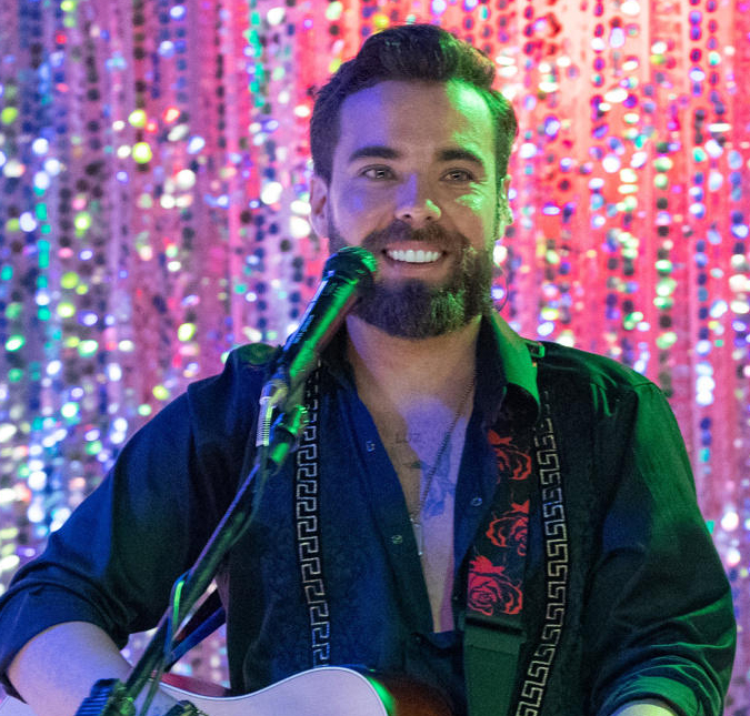 Estreante na TV, Ignácio Luz fala da experiência em trabalhar com Tony Ramos em <i>Terra e Paixão</i>: <i>- Não tem como não ter nervosismo</i>