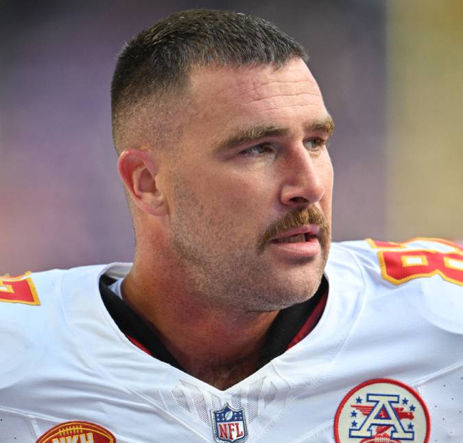 Travis Kelce, novo <i>affair</i> de Taylor Swift, compra mansão de 30 milhões de reais para mais privacidade, diz site