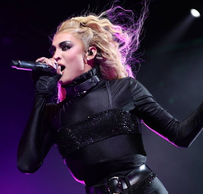 Pabllo Vittar faz <i>show</i> temático de <i>Halloween</i> em comemoração de seus 30 anos de idade