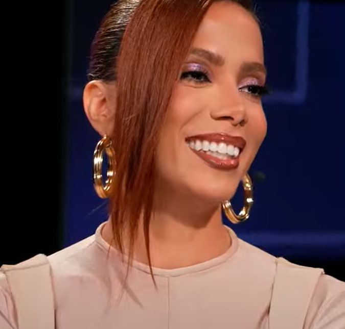É ela! Anitta surge como uma vampira <i>sexy</i> para se apresentar no <i>Aviões Fantasy</i>