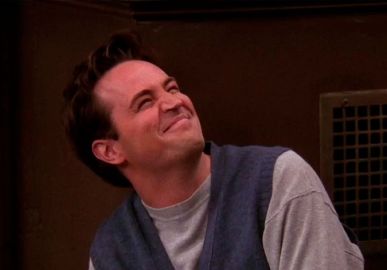 Relembre os 10 momentos mais engraçados do Chandler, de <i>Friends</i>