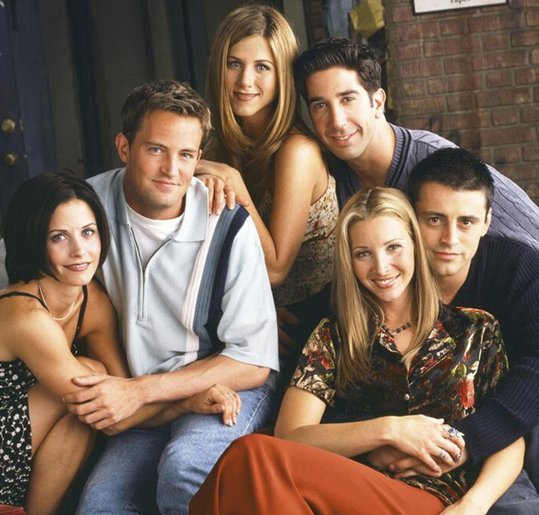 Elenco de <I>Friends</I> reage à morte de Matthew Perry em comunicado: <I>Estamos todos totalmente devastados</I>; saiba mais