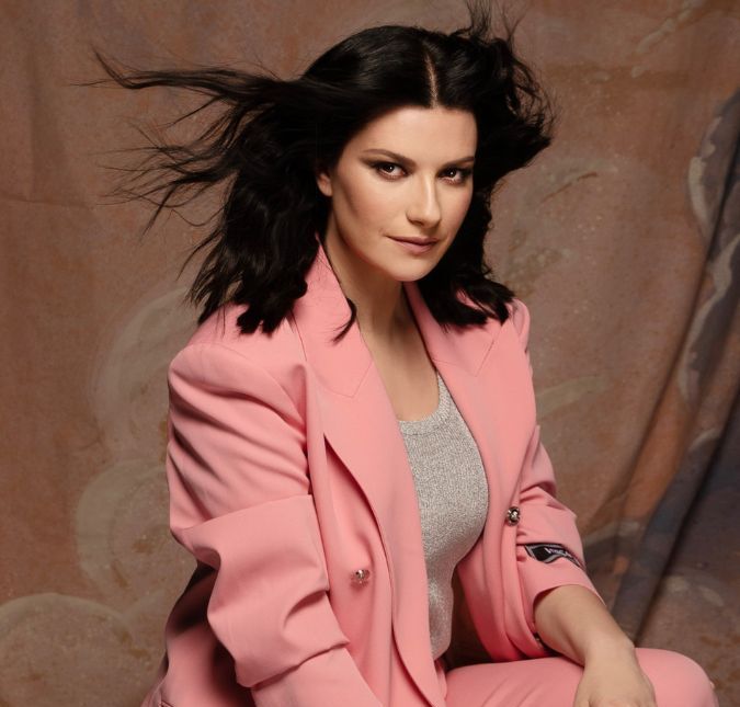 Prestes a vir ao Brasil, Laura Pausini se derrete por Tiago Iorc e brinca: - Eu sinto que eu era brasileira Os dois lançaram uma música juntos e gravaram o videoclipe na Suécia