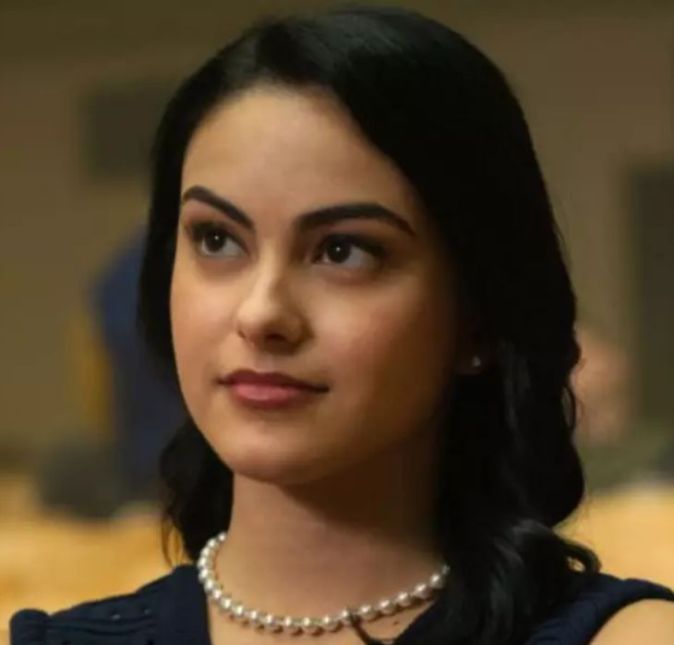Camila Mendes é uma sensação desde que apareceu em Riverdale e a atriz nunca escondeu as suas raízes brasileiras. A atriz morou durante um ano em Brasília, no Distrito Federal, quando tinha apenas 10 anos de idade.