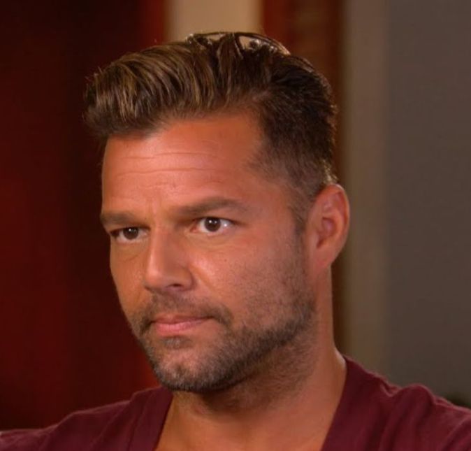 Da lista de apaixonados pelo Brasil, temos ele, Ricky Martin! O cantor decidiu dedicar algumas horas do seu dia a dia para aprender o idioma e conseguir se comunicar melhor com os fãs.