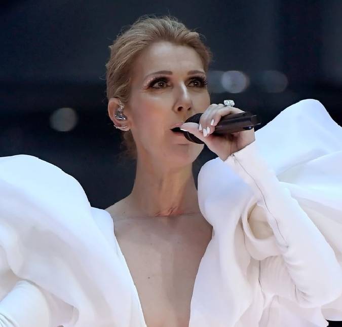 Céline Dion faz rara aparição em meio a condição neurógica e compartilha foto com os filhos