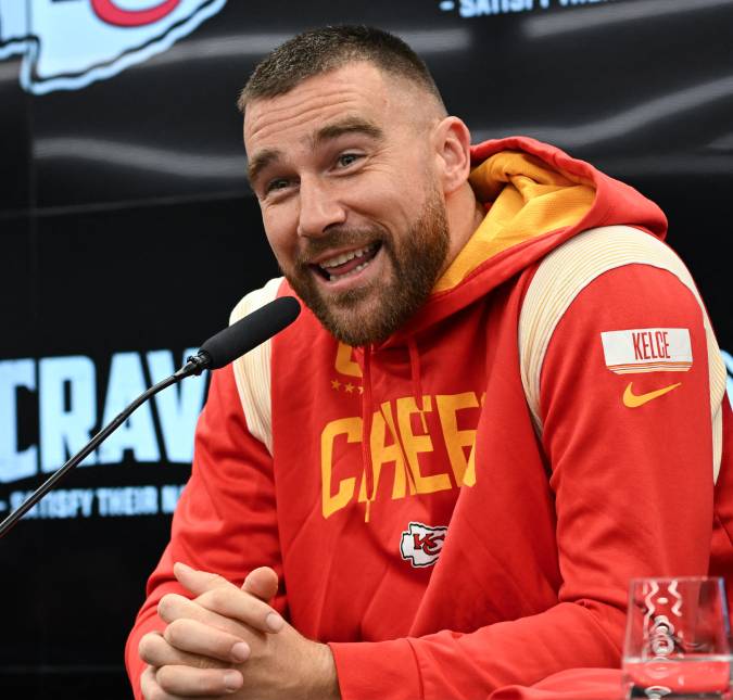 Travis Kelce, apontado como <I>affair</i> de Taylor Swift, responde pergunta ousada: <I>- Você está apaixonado?</i>