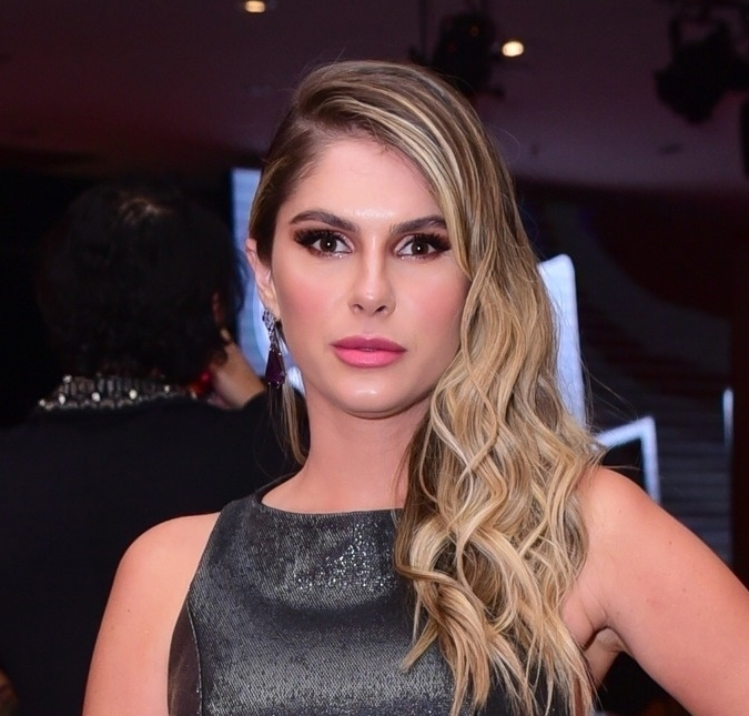 Bárbara Evans rebate comentários após mostrar babá inflando piscina com a boca: <i>- Vocês são faladeiras demais</i>