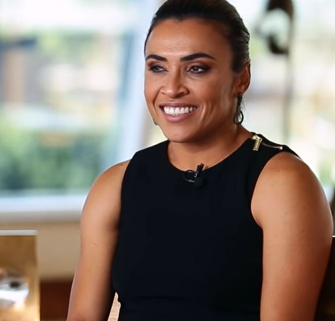 A jogadora é a responsável por dar a bandeirada ao vencedor do GP de São Paulo de Fórmula 1