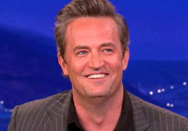 Matthew Perry agrediu acompanhante e ex-noiva anos antes de sua morte, diz jornal