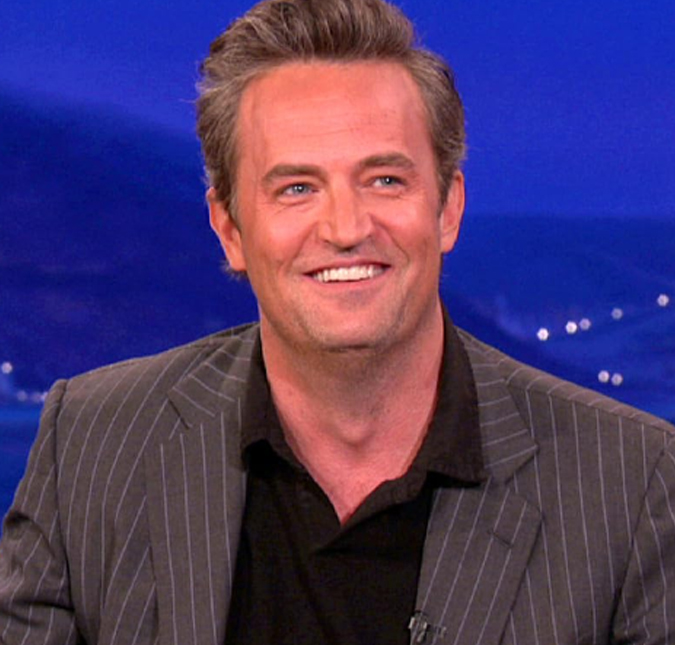 Elenco de <i>Friends</i> se reúne em funeral de Matthew Perry