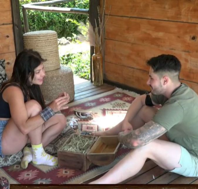 É oficial! Lucas Souza pede Jaquelline em namoro em A Fazenda 15 O pedido aconteceu na casa da árvore nesta quinta feira, dia 9