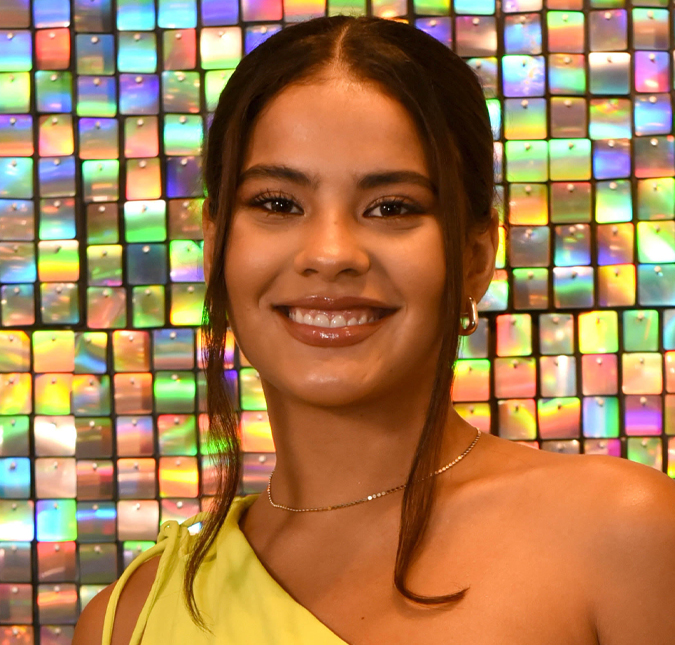 A fila andou! Bella Campos é vista aos beijos com ator de <i>Vai na Fé</i>