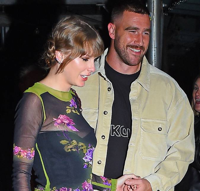 Taylor Swift e Travis Kelce têm jantar romântico na Argentina e fontes afirmam que ele estava <i>radiante</i>