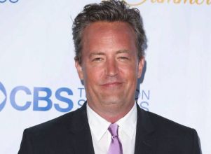 Certidão de óbito de Matthew Perry é divulgada e revela mais detalhes sobre a causa de sua morte