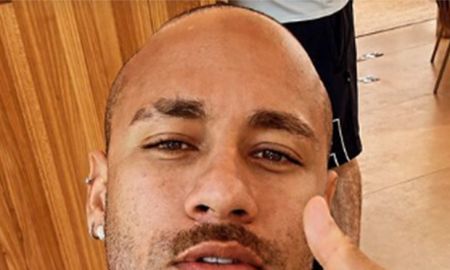 Neymar Jr. aparece careca e brinca nas redes sociais: <i>Domingou</i>. Relembre os cabelos do jogador que deram o que falar!