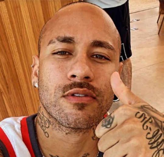 Tranças, homenagem à filha, fios rosas... Relembre os cabelos de Neymar Jr. que deram o que falar!