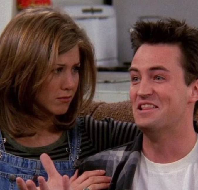 Jennifer Aniston fala pela primeira vez sobre a morte de Matthew Perry em texto emocionante: <i>Ele fazia parte do nosso DNA</i>