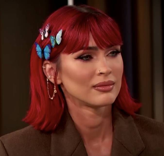 A atriz foi questionada durante uma sessão de autógrafos online de seu novo livro de poemas