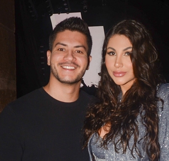 Jheny Santucci revela como escolheu o nome do filho com Arthur Aguiar: <i>Em chamada de vídeo de duas horas</i>