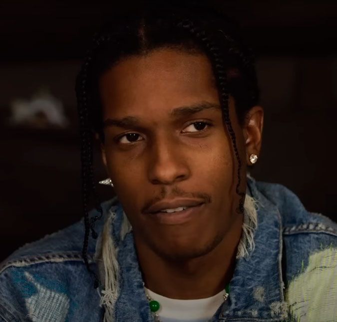 A$AP Rocky poderá ir a julgamento por acusações de ter atirado em ex-amigo, diz jornal O juiz decidiu que há evidências suficientes para que o artista seja julgado