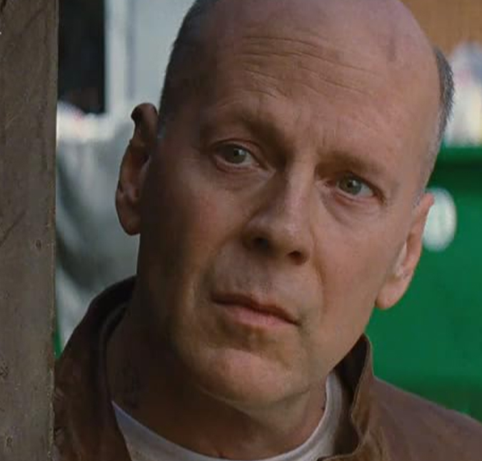 Filha de Bruce Willis recorda clique da infância com o pai e lamenta saudade após diagnóstico de demência