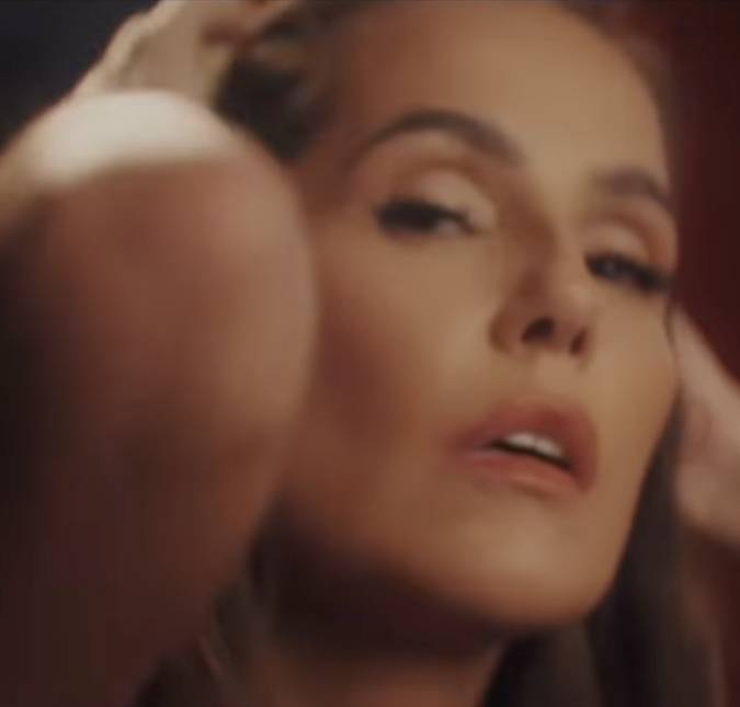 Deborah Secco sensualiza em cenas quentes de novo clipe de Pedro Sampaio