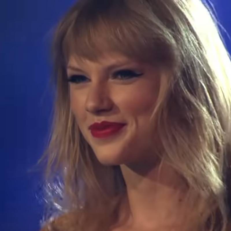 Participação no <i>TV Xuxa</i>, entrevista com a Eliana e mais… Relembre como foi a primeira passagem de Taylor Swift pelo Brasil