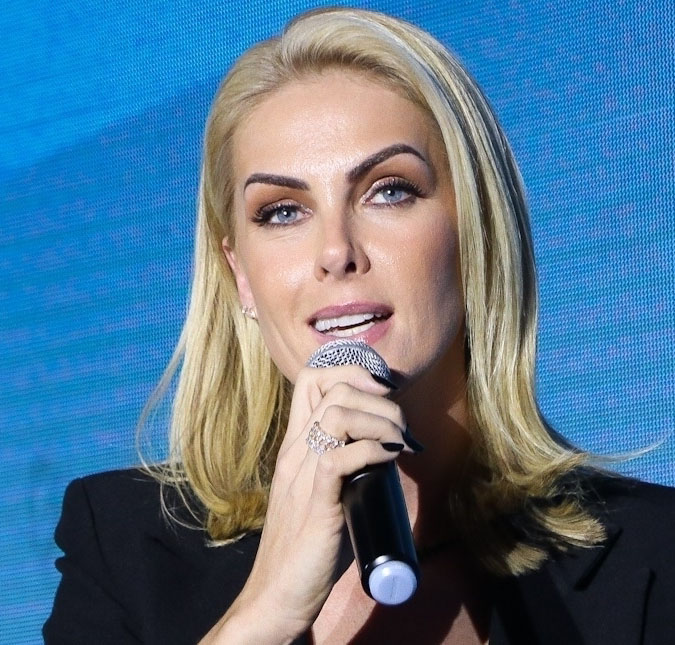 Ana Hickmann esclarece rumores de que teria voltado a usar aliança: <i>Presente de uma grande amiga de anos</i>