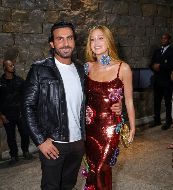 Apaixonada, Marina Ruy Barbosa posta foto rara com o noivo, Abdul Fares, e brinca: <i>Um sortudo, né?</i>