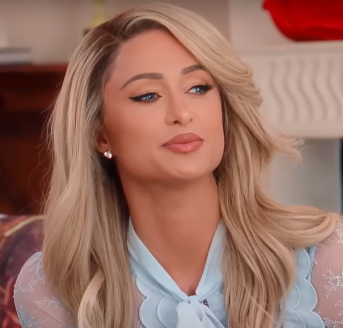 Grávida de uma menina, Paris Hilton encanta ao mostrar clique com filho no colo e árvores de Natal rosa ao fundo