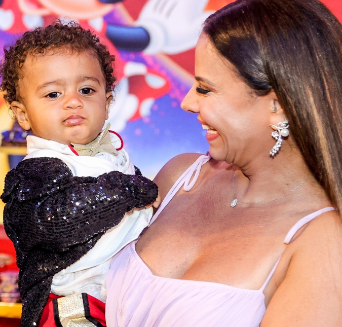 Viviane Araújo e Guilherme Militão batizam o filho, Joaquim: <i>Nosso amor</i>