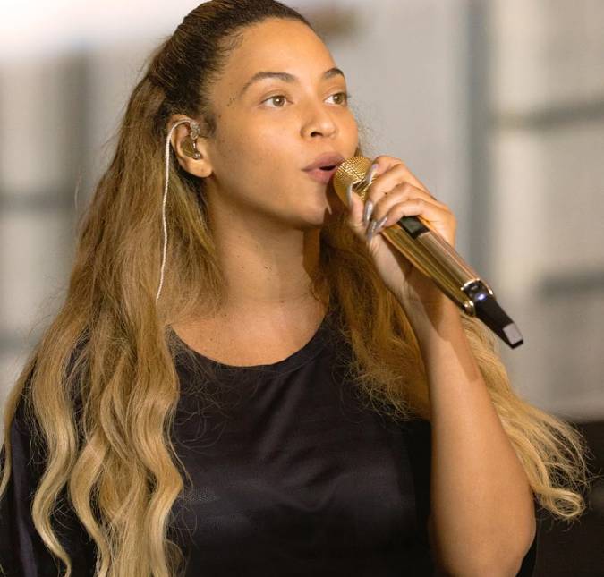 Mãe de Beyoncé defende a cantora após ela ser acusada de <i>clarear a pele</i>; entenda