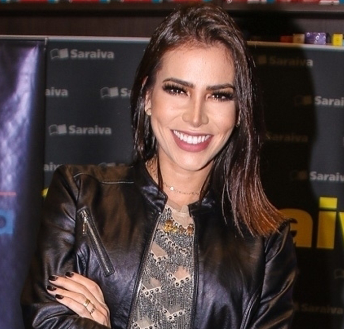 Adriana Sant'Anna viraliza ao mostrar antes e depois de procedimento para limpar o intestino