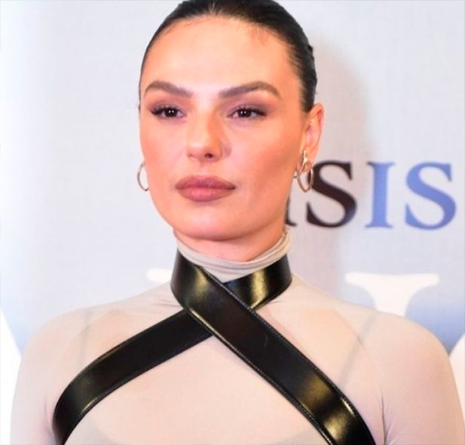 Isis Valverde tem crise asmática, mas passa bem: <I>Meu corpo dizendo PARA</i>