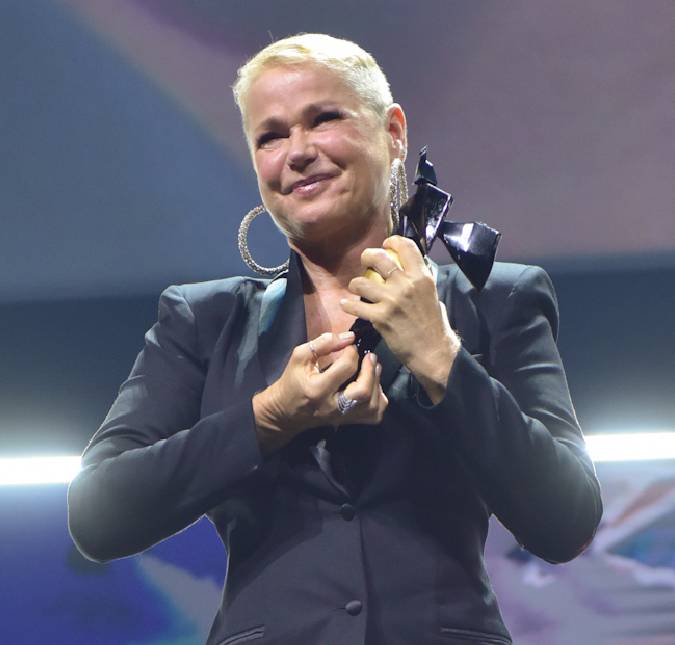Xuxa recebe homenagem na <i>CCXP 23</i> e abre o coração sobre carreira, vida e traumas: <i>- Eu era muito ingênua</i>