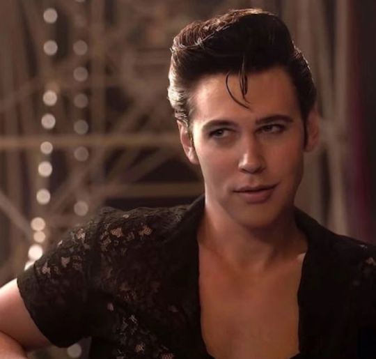 Saiba mais sobre a carreira e a vida de Austin Butler, ator que viveu Elvis Presley nos cinemas