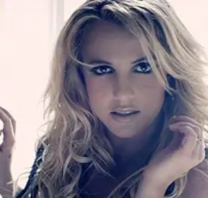 Relembre os melhores hits lançados por Britney Spears! A cantora é um verdadeiro ícone dos anos 2000