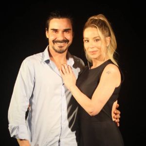 Danielle Winits elogia André Gonçalves como padrastro de seu filho com Jônatas Faro: <i>- Fico emocionada</i>
