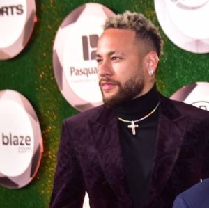 Neymar Jr. teria trocado mensagens com influenciadora de site adulto enquanto Bruna Biancardi estava grávida