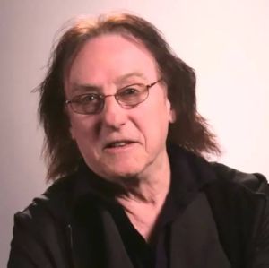 Morre Denny Laine, parceiro de Paul McCartney na banda <i>Wings</i>. Veja as celebridades que nos deixaram em 2023