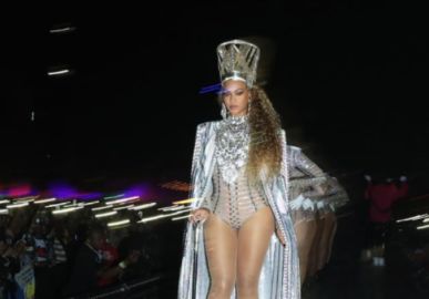 Encontro com Ludmilla, ingressos restritos, foto com a bandeira da Bahia... Saiba tudo o que rolou na passagem relâmpago de Beyoncé pelo Brasil