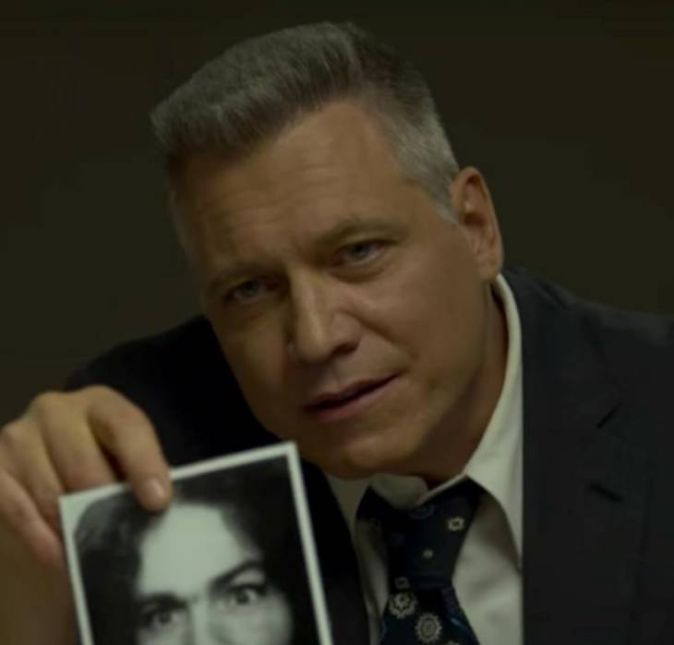 Depois de anos em um agonizante limbo, o destino de Mindhunter finalmente foi revelado no início de 2023. O diretor e criador da série, David Fincher, revelou que a produção foi cancelada pela Netflix - sim, ela ataca novamente! - devido ao seu alto custo para um retorno considerado insuficiente para a plataforma. Tenho muito orgulho das duas primeiras temporadas, mas é uma série particularmente cara e, para a Netflix, não atraímos um público grande o bastante para justificar o investimento, afirmou Fincher ao Le Journal du Dimanche. Depois de anos em um agonizante limbo, o destino de Mindhunter finalmente foi revelado no início de 2023. O diretor e criador da série, David Fincher, revelou que a produção foi cancelada pela Netflix - sim, ela ataca novamente! - devido ao seu alto custo para um retorno considerado insuficiente para a plataforma. Tenho muito orgulho das duas primeiras temporadas, mas é uma série particularmente cara e, para a Netflix, não atraímos um público grande o bastante para justificar o investimento, afirmou Fincher ao Le Journal du Dimanche.