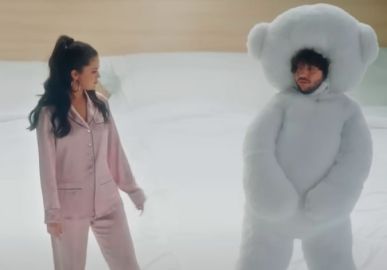 O amor está no ar! Selena Gomez compartilha novos cliques românticos com o namorado Benny Blanco