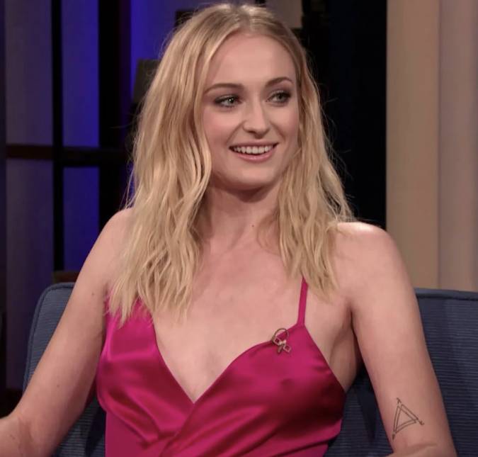 Sophie Turner é novamente vista aos beijos com aristocrata, Peregrine Pearson, meses após anunciar divórcio de Joe Jonas