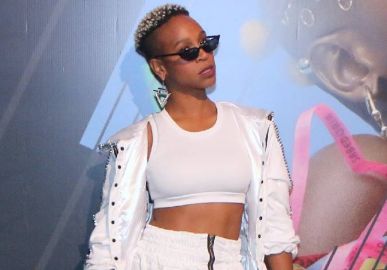 Mamacita Knowles! Karol Conká se veste de Beyoncé para o carnaval
